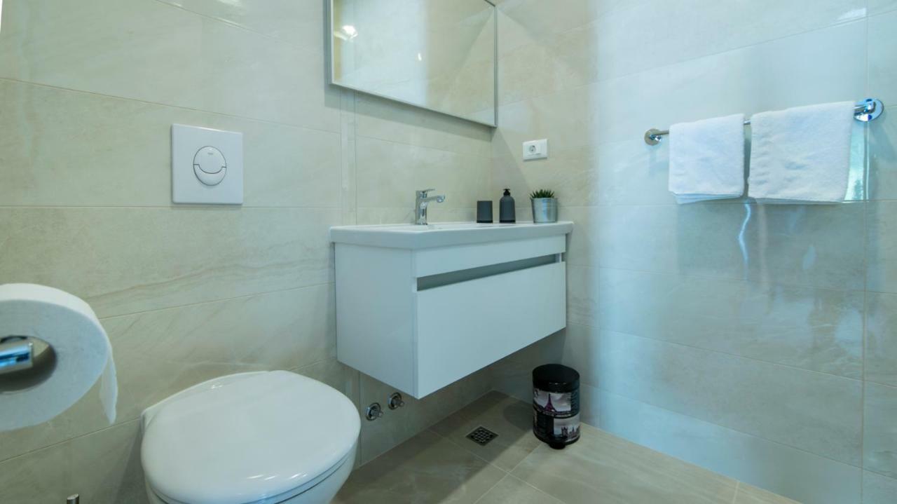 Apartmani Spiline - Mia Baška Voda Buitenkant foto